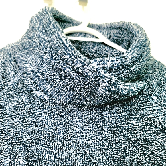 O’Neill Girl’s Blue Fuzzy Sweater Size XXL - Picture 3 of 7